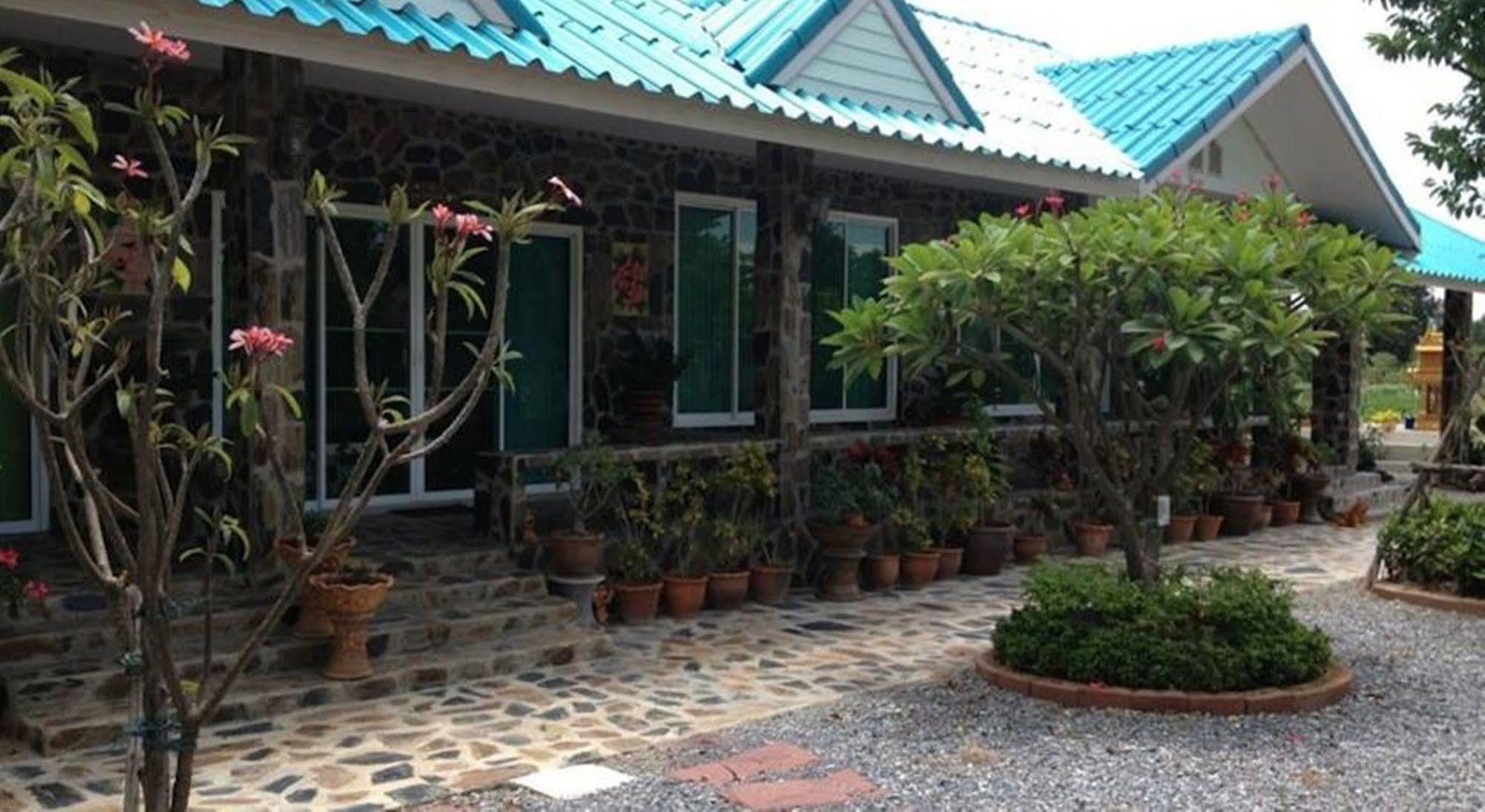 Punpisa Resort Sam Chuk Exterior photo