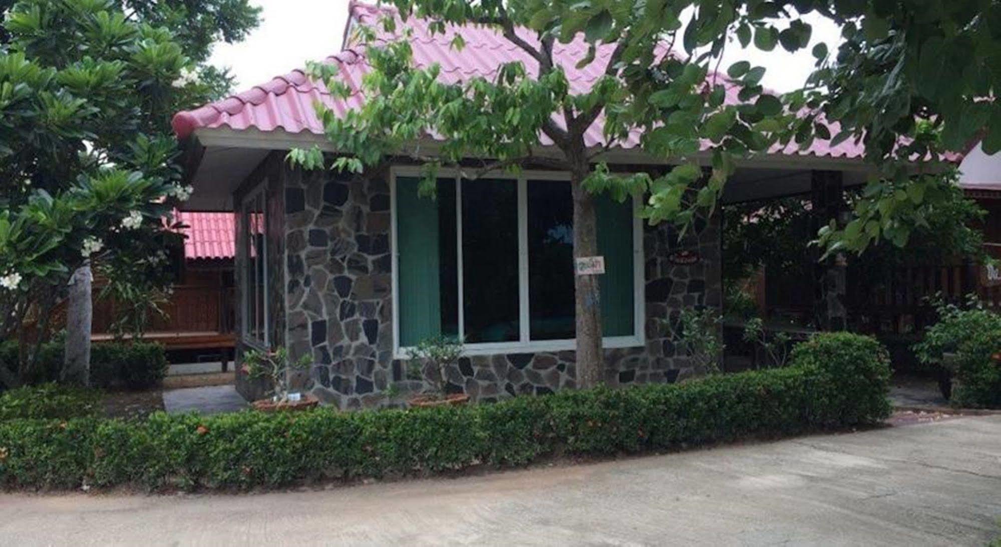 Punpisa Resort Sam Chuk Exterior photo