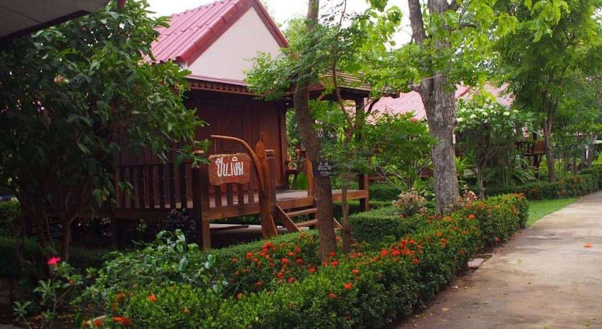 Punpisa Resort Sam Chuk Exterior photo