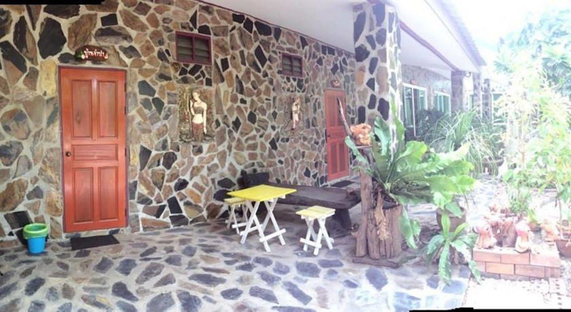 Punpisa Resort Sam Chuk Exterior photo
